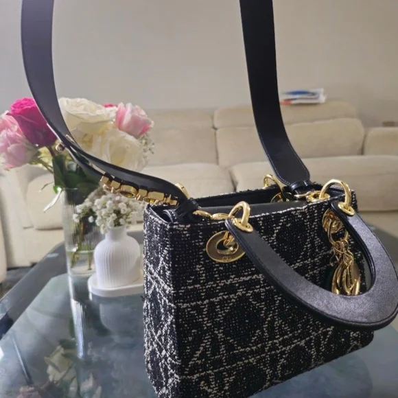 Black and Gold Designer Handbag - Picture 5 of 6